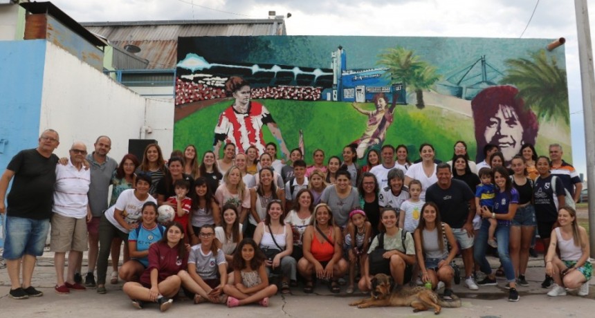 Queó inaugurado el mural que homenajea a las pioneras del Fútbol Femenino de Bolívar