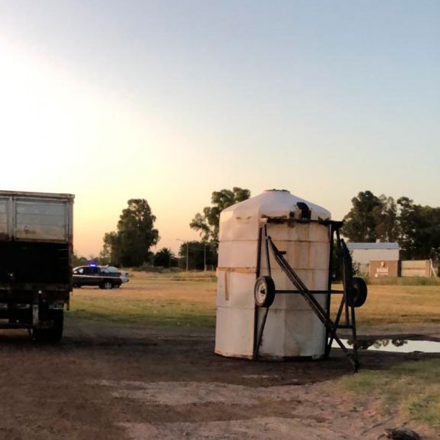Bomberos Voluntarios trabajan en un derrame de productos químicos ocurrido en ruta 226