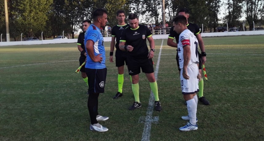 Balonpie tuvo una mala tarde y cayó derrotado en su cancha por Racing de Olavarría, que pasó a Semifinales del Torneo Regional Amateur