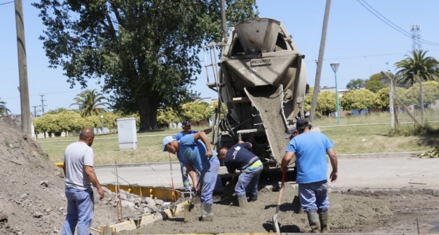 Barrio Colombo: el Municipio avanza con la pavimentación de la décima cuadra
