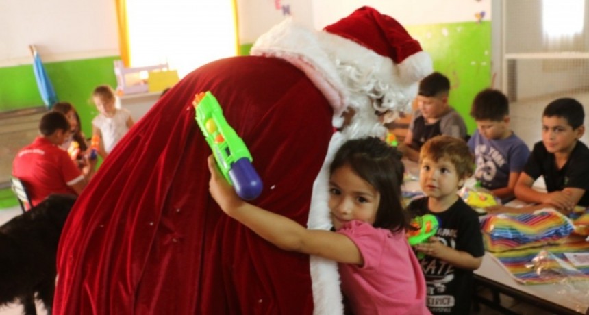 Papá Noel visitó el Centro Cívico y los CAI