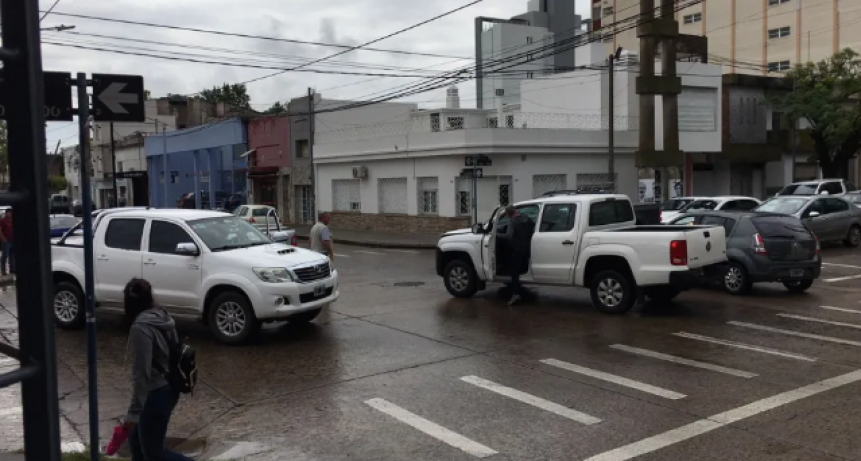 Olavarría: Violento choque entre dos camionetas y una se dio a la fuga, sumando una modalidad que se repite en varias ciudades