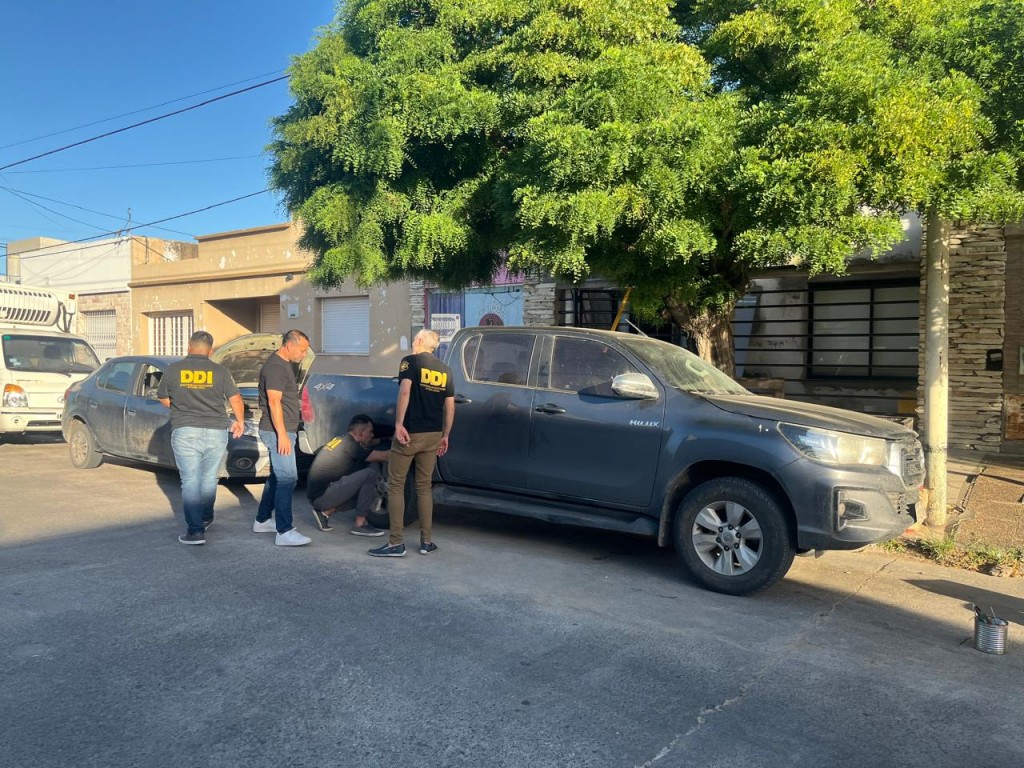 Informe Oficial : La SUB DDI de Bolívar secuestró dos vehículos mellizos en Bolívar