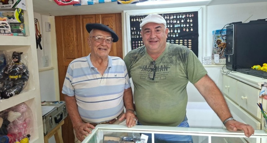 Inauguró FANÁTICO'S, un local donde vas a encontrar remeras, gorras, mochilas, mates, termeras identificados con el fútbol ,el automovilismoy varios deportes