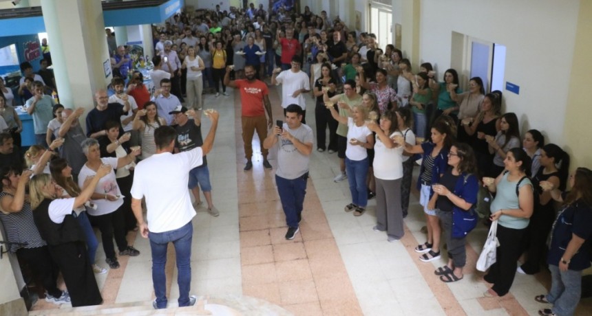 Empleados y Empleadas Municipales compartieron el brindis de navidad junto al intendente Bucca